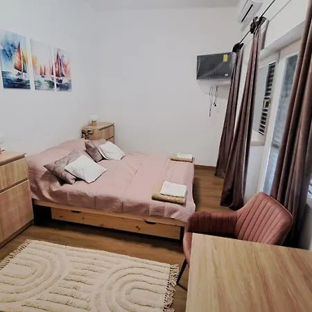 Ikon Vendeghaz בית הארחה 3*