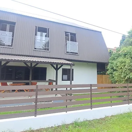 Ikon Vendeghaz 3* שיופוק